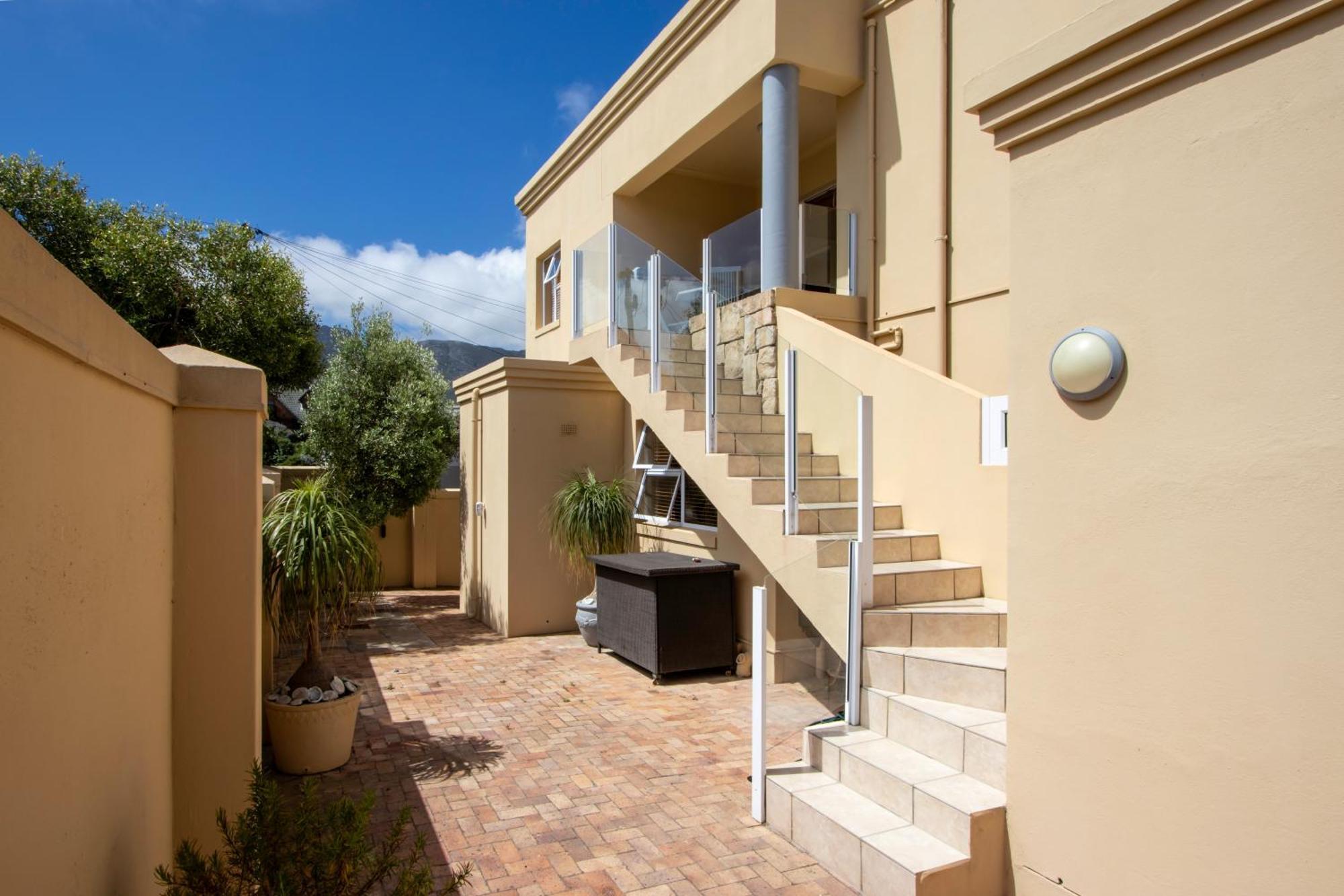 Ocean View Living Villa Hermanus Bagian luar foto